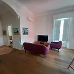 Central, Elegant, Quiet Appartamento *