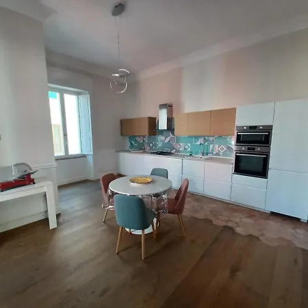 Central, Elegant, Quiet Lägenhet