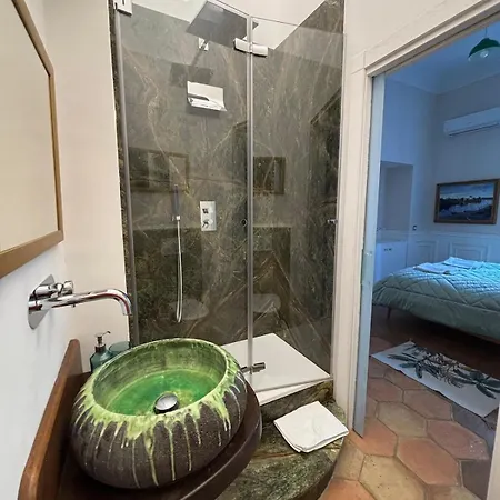 Central, Elegant, Quiet Daire Salerno