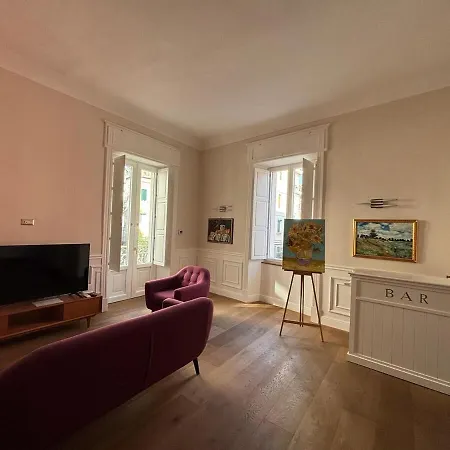 Central, Elegant, Quiet