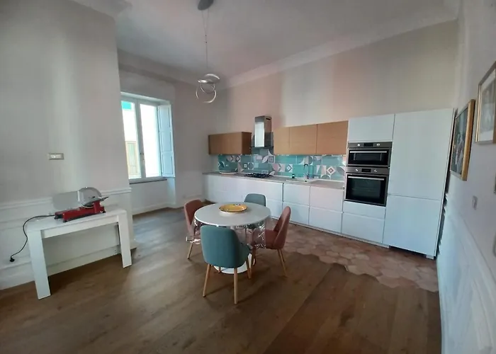 Central, Elegant, Quiet Appartement