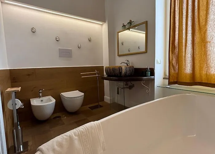 Apartment Central, Elegant, Quiet Salerno