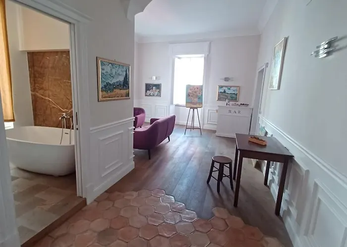 Apartment Central, Elegant, Quiet Salerno