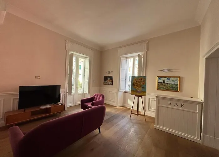 Central, Elegant, Quiet