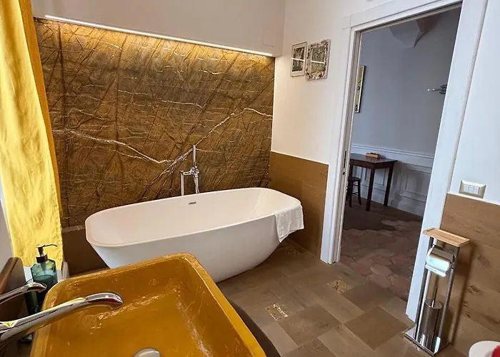 Central, Elegant, Quiet Appartement