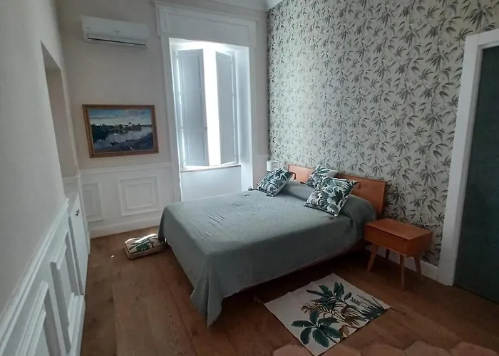 Central, Elegant, Quiet